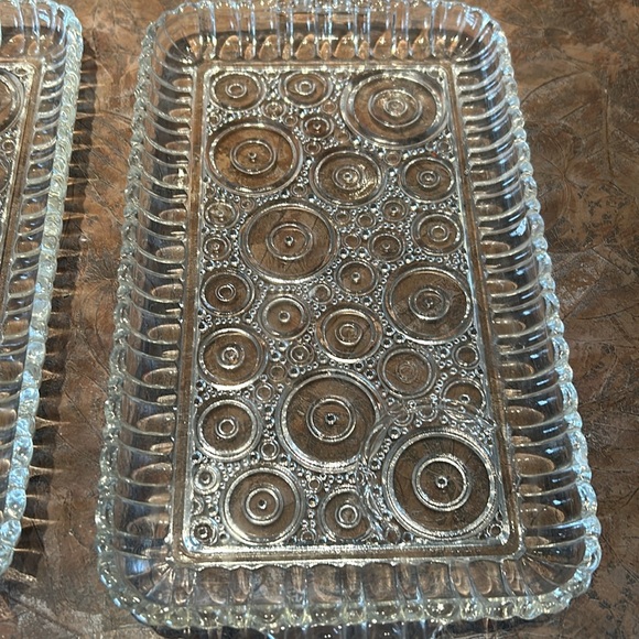 Vintage set of two glass plates with tea cup holder - Picture 2 of 9